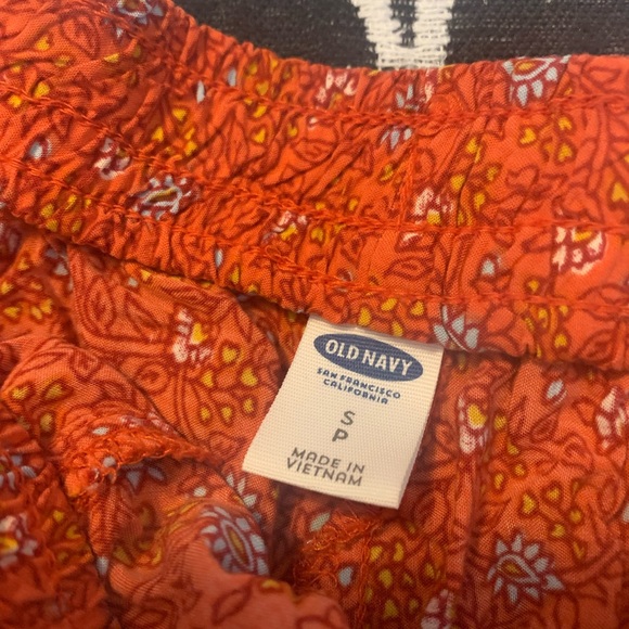 Old Navy print shorts - Picture 2 of 2